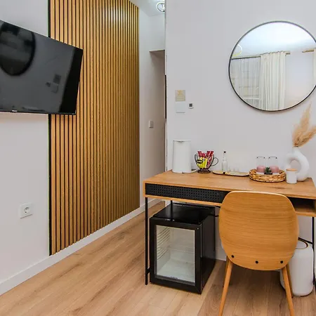 Center & Teali Apartment Split