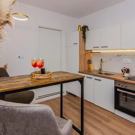 Center & Teali Apartment *