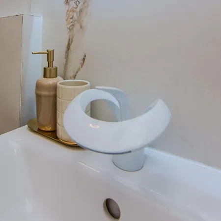 Apartment Center & Teali *