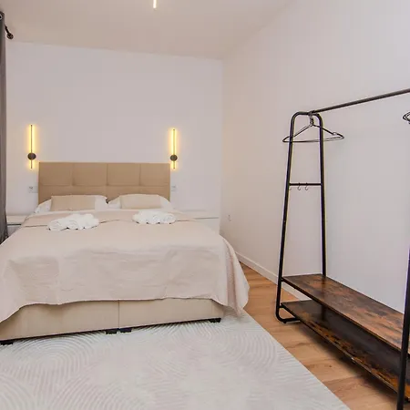 Center & Teali Apartment *