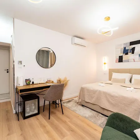 Centre & Teali Apartment *