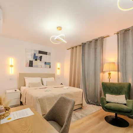 Centre & Teali Apartment *