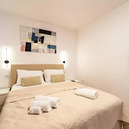 Centre & Teali Apartment