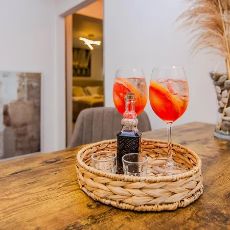 Center & Teali アパート