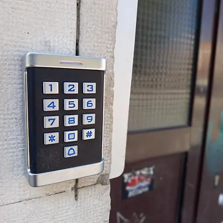 アパート Center & Teali